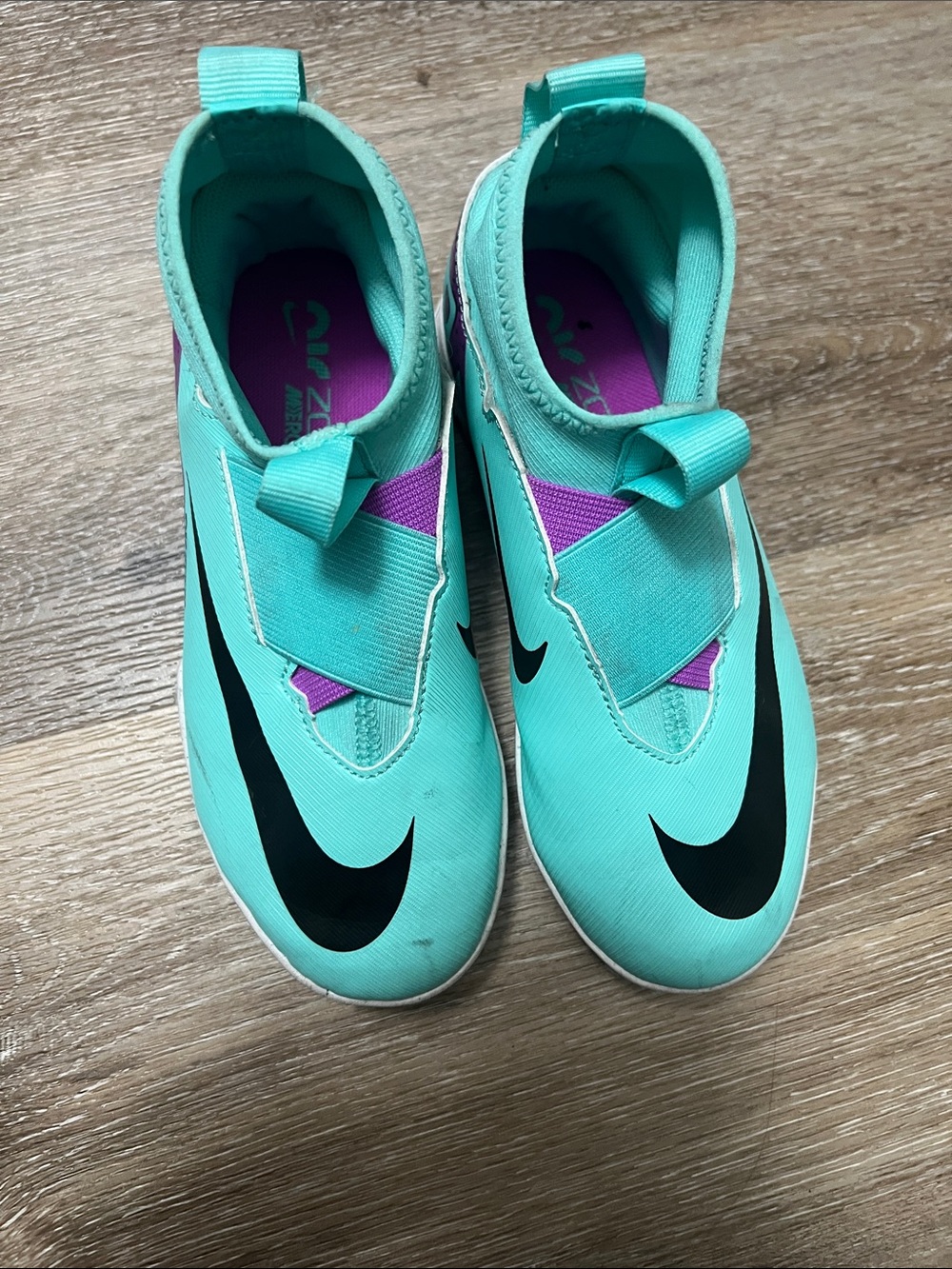 Kids Nike air zoom soccer shoes